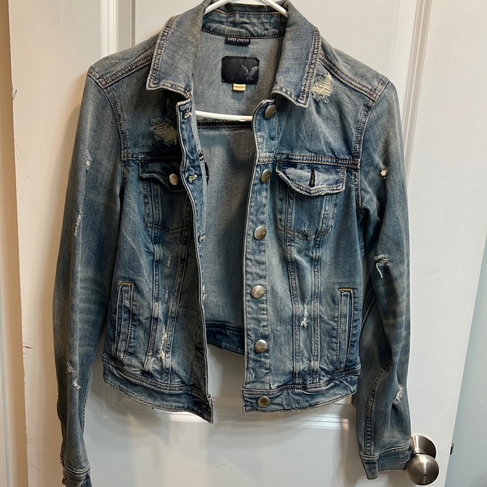 American eagle jean jacket that is stretchy
